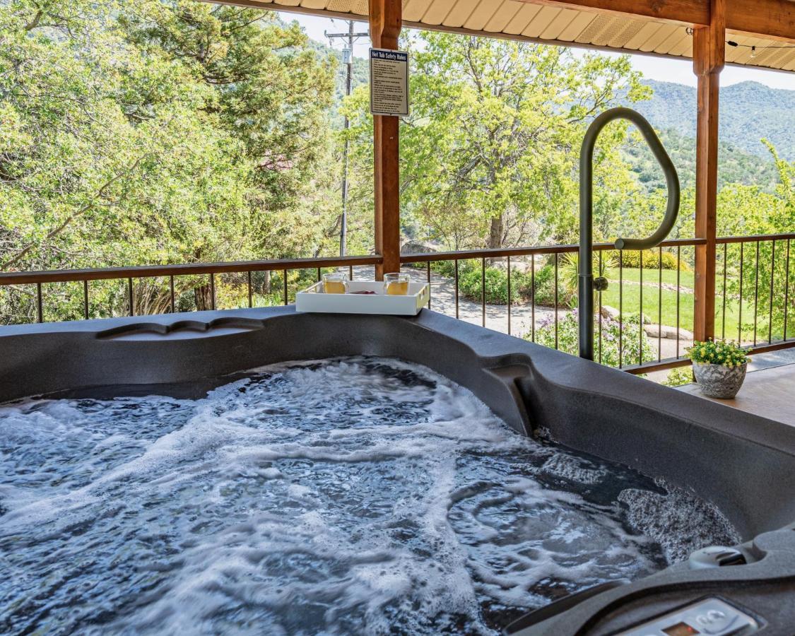 Secluded Mtn Top Family Haven W/Views Spa & Arcade Three Rivers Esterno foto